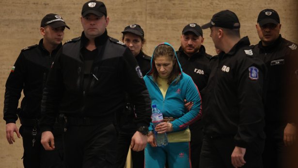 Експертизите: Невменяема е майката, убила двете си деца във Вакарел