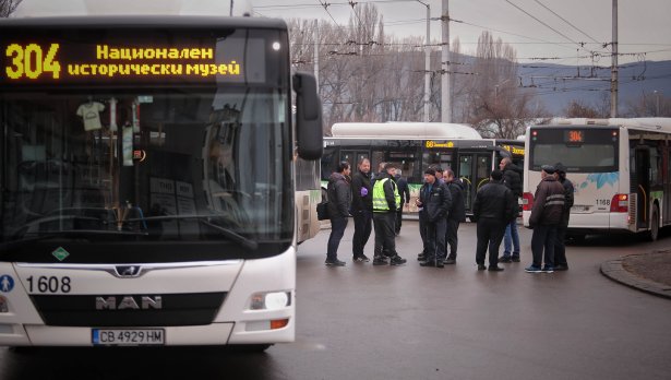 Работещи в столичния транспорт: Имаме по 30-40 ч. извънредни на месец, трупа се умора