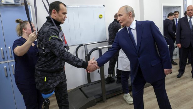 Владимир Путин успокои ветерани, ранени в конфликта в Украйна (+СНИМКИ)