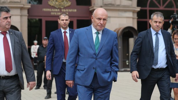 Управителят и подуправителите на БНБ напускат, ако бъдат назначени за служебни премиери