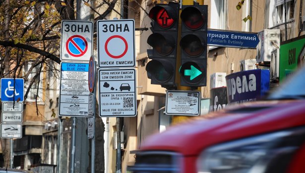 Кмет предлага с червена зона в София да борят кризата с местата за паркиране