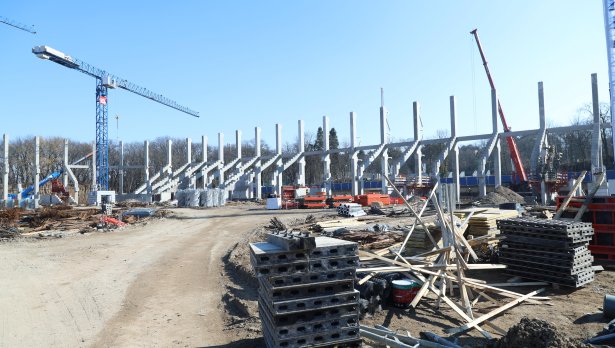 Първите елементи от фасадата на "Армията" вече са положени (+ВИДЕО)