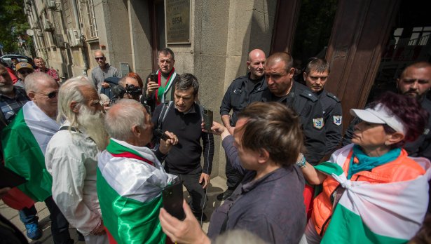 Протест пред БАБХ в подкрепа на Бай Георги от Велинград (СНИМКИ)