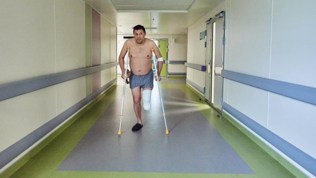 Ампутираха крака на 41 годишен мъж който загуби семейството си по