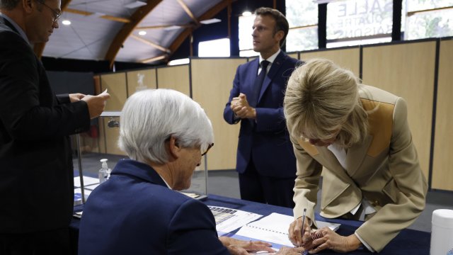 Втори тур от парламентарните избори се провежда днес във Франция.