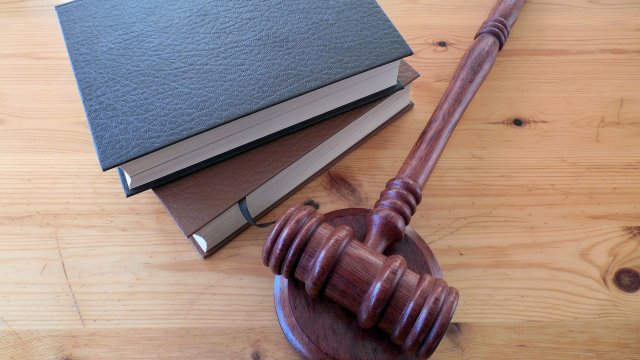 Съдът в Русе решава дали да остави в ареста 17 годишното