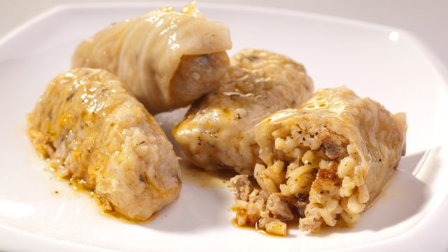 Продукти 2 и ½ чаши ориз5 чаши вода100 мл олио2 щипки