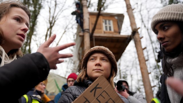 Шведската активистка за климата Грета Тунберг осъди полицейското насилие при