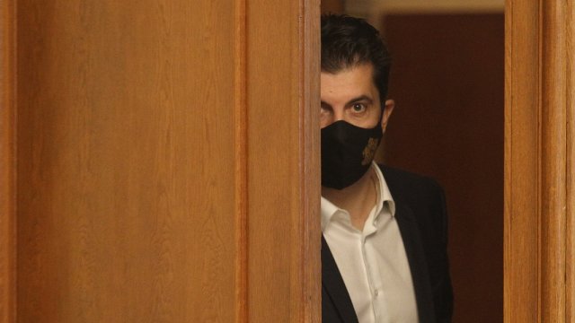 Посещението на премиера Кирил Петков в Скопие не се отменя