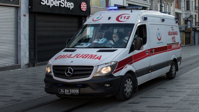 Петима души загинаха а други 22 бяха ранени когато пътнически