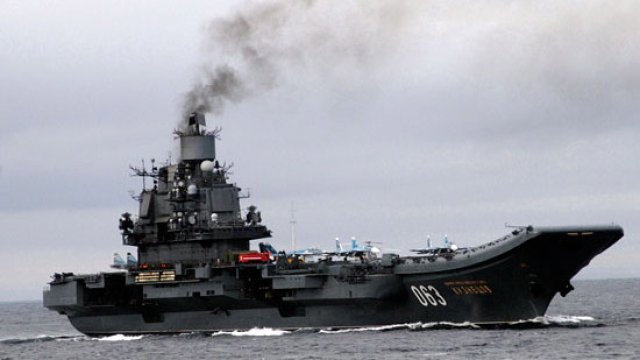 Руски държавни медии съобщиха за пожар на борда на единствения самолетоносач