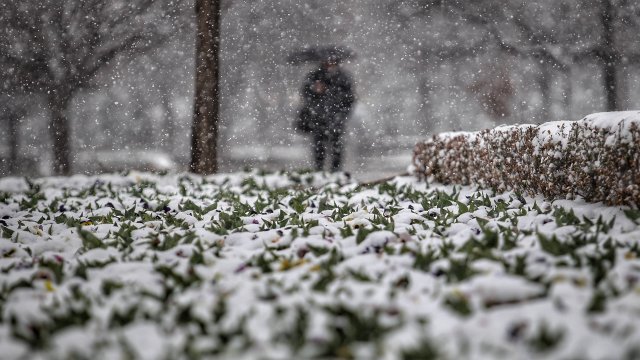 След почти летните температури днес утре се очаква рязко и