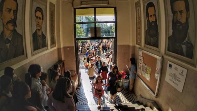 Започва новата учебна година 717 хиляди ученици ще влязат в