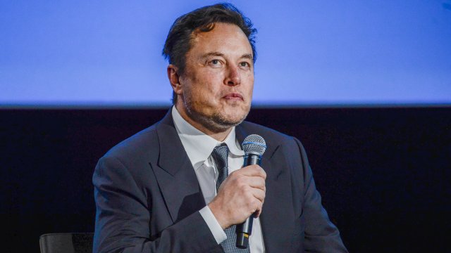 Илън Мъск разкри че компанията му SpaceX не е получила