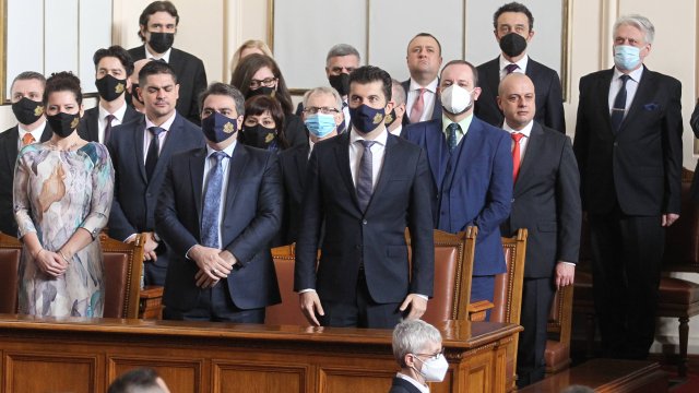 Премиерът Кирил Петков посочи че първата задача на управляващите е