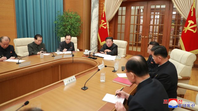 Северна Корея обмисля възобновяване на всички временно прекратени дейности по