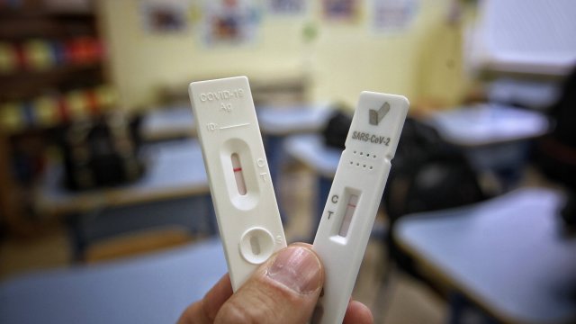 Има няколко обществени поръчки за над 3 млн теста за