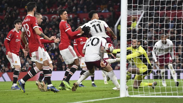 Манчестър Юнайтед победи с 1 0 Астън Вила и се класира