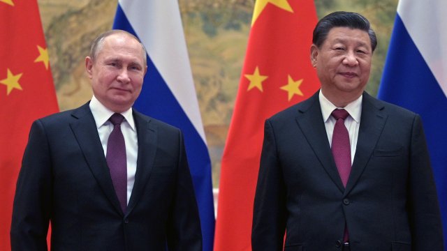 Американски служители твърдят че Русия е поискала от Китай военно