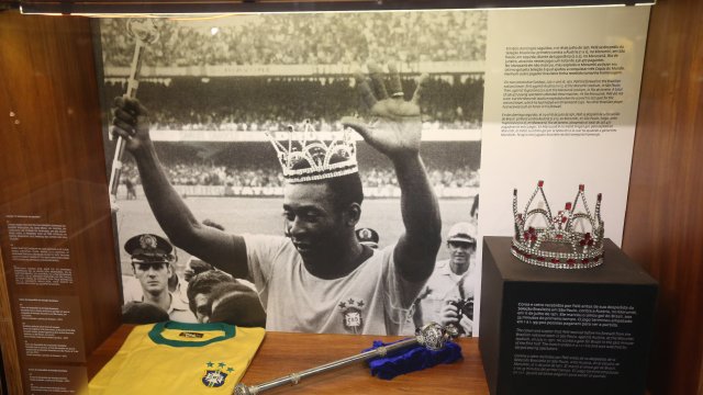 Поклонението пред легендата на световния футбол Пеле ще се състои в