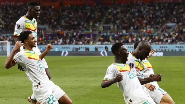 Сенегал победи с 2 1 Еквадор в много зрелищен мач и