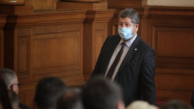 Лидерът на Демократична България Христо Иванов определи кабинета Петков като