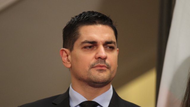 Вторият опит на спортния министър Радостин Василев за смяна на