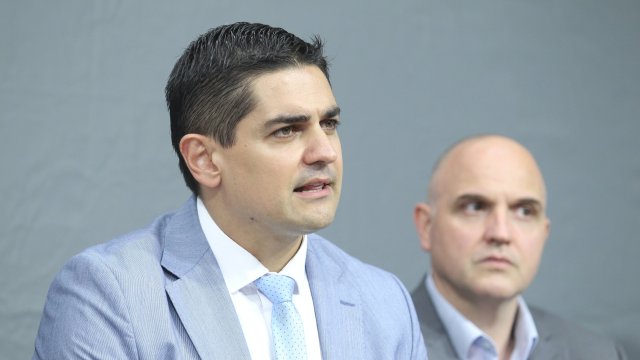 Министърът на младежта и спорта в оставка Радостин Василев е