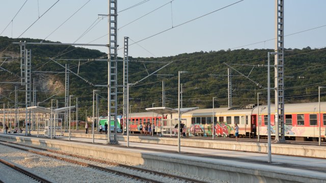 БДЖ Пътнически превози ЕООД и БДЖ Товарни превози ЕООД ще станат част