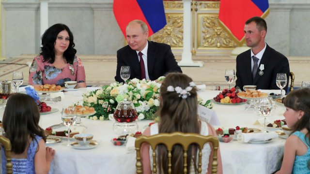 ЕС и САЩ подготвят санкции за две от дъщерите на