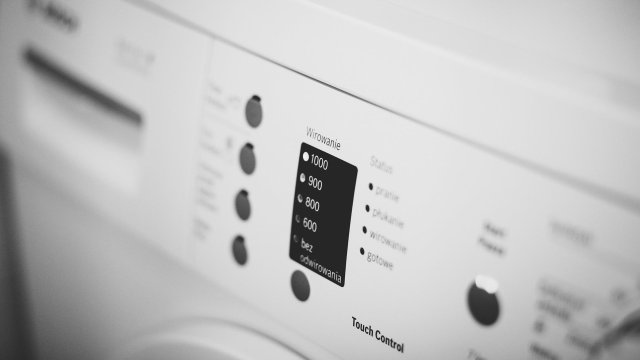 Комбинираната пералня със сушилня предлага едно голямо удобство – можете