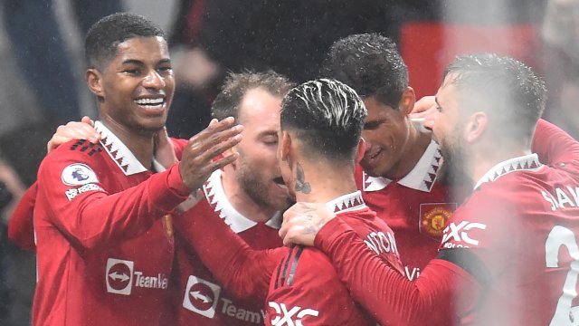 Юнайтед тресна с 1 0 Уулвърхямптън на стадион Молиню и със спечелените три