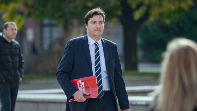 На мен ми липсва онази червена линия която да направи