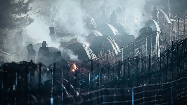 Полша заяви че се готви да приеме до милион истински