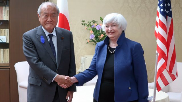 Министърът на финансите на САЩ Джанет Йелън и нейният японски