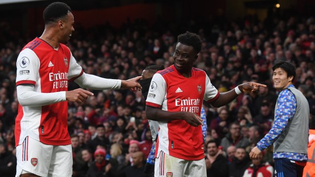 Арсенал постигна драматична победа над Уулвърхемптън за да увеличи надеждите