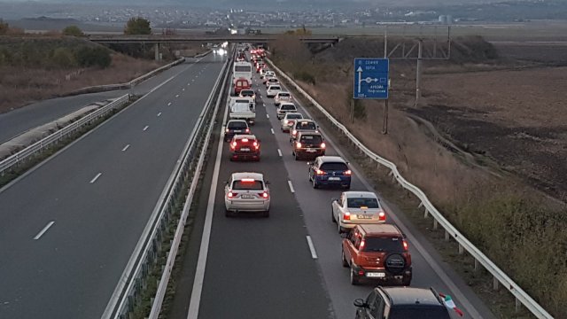6 километрово задръстване се е образувало по АМ Тракия в посока