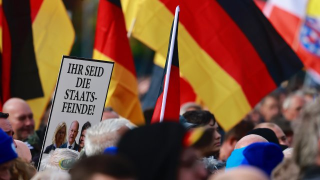 Близо 8000 души протестираха снощи в Берлин срещу високите цени
