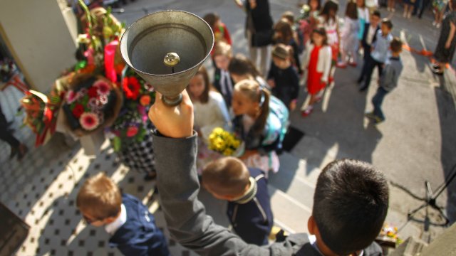 Очаква се над 57 000 първокласници да тръгнат на училище