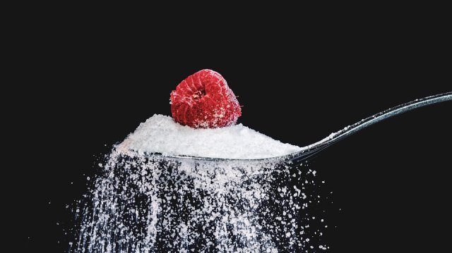 Много голям брой хора в световен мащаб консумират добавена захар