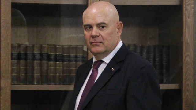 Гешев: Службите спешно да разсеят съмненията за участие на България във взрива на моста
