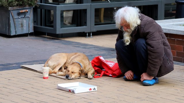 Организирана престъпна група набирала българи за просия в Швеция е