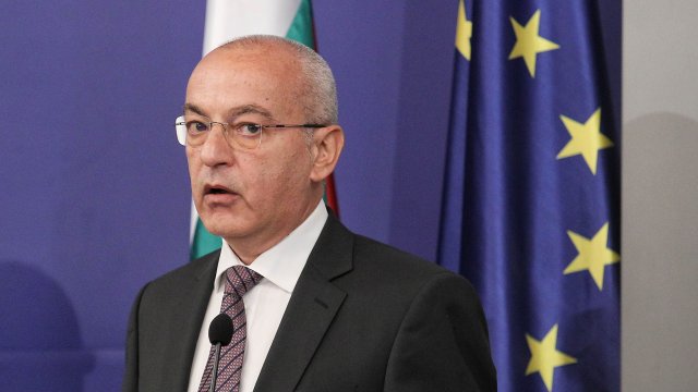 Очаква се новият служебен кабинет с премиер Гълъб Донев да
