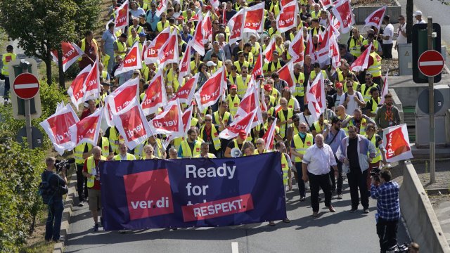 Хаосът по летищата в Европа се задълбочава Стачка отменя над