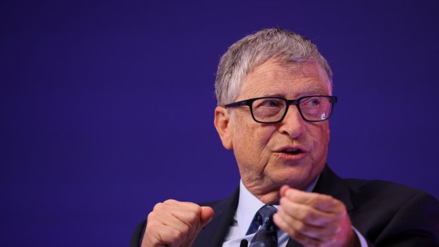 Година след като основателят на Microsoft Бил Гейтс и бившата