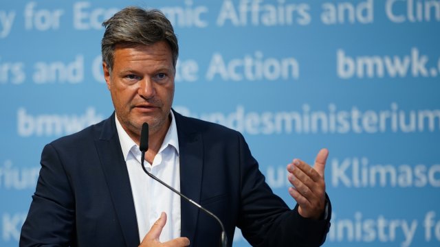 Германия няма да удължи експлоатацията на атомните си електроцентрали съобщава