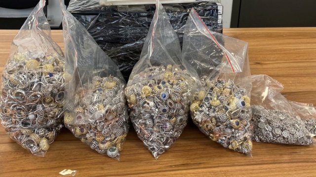 Контрабандни сребърни накити за над 75 000 лева откриха митническите