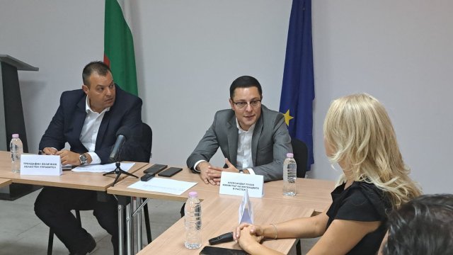 Намираме се в условията на служебен кабинет но искам да