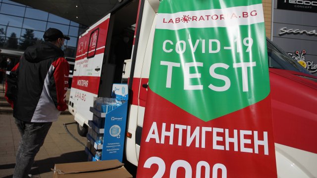 Нараства процентът на положителните проби за коронавирус у нас през