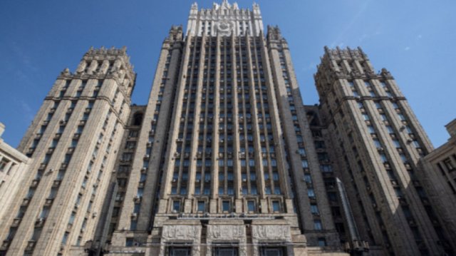 Русия гони 14 български дипломати, съобщи руското външно министерство.Посланикът на